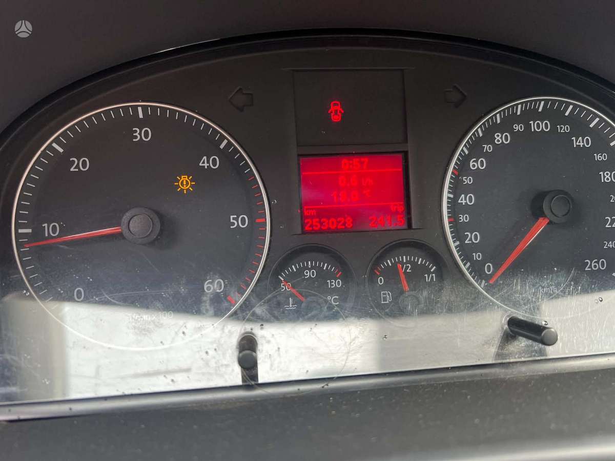 Volkswagen Touran - 8