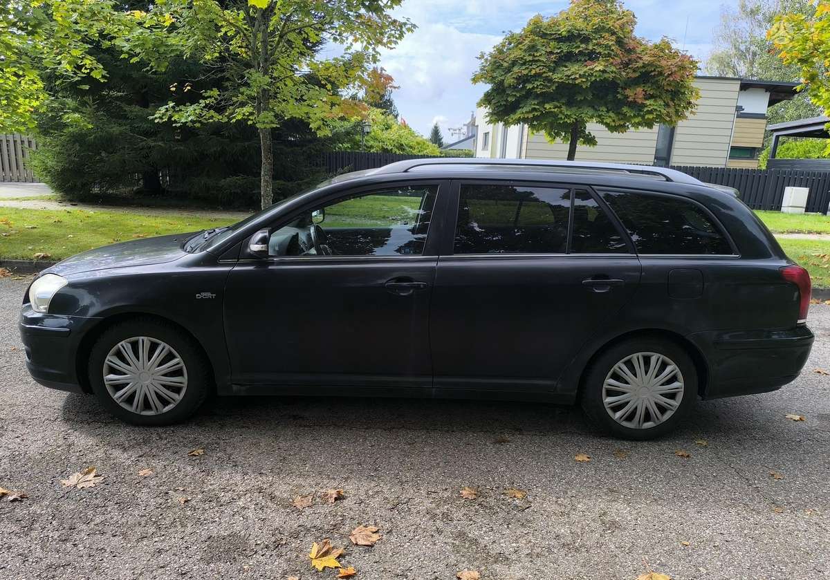 Toyota Avensis - 1