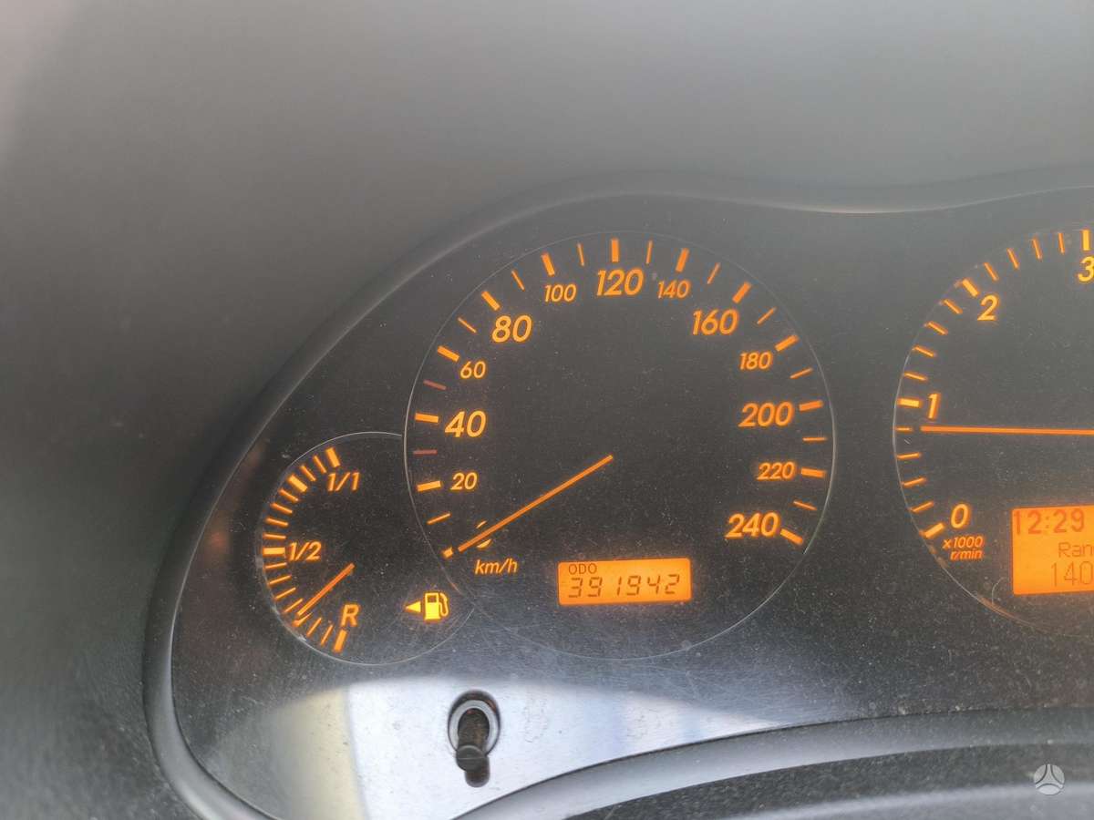 Toyota Avensis - 4