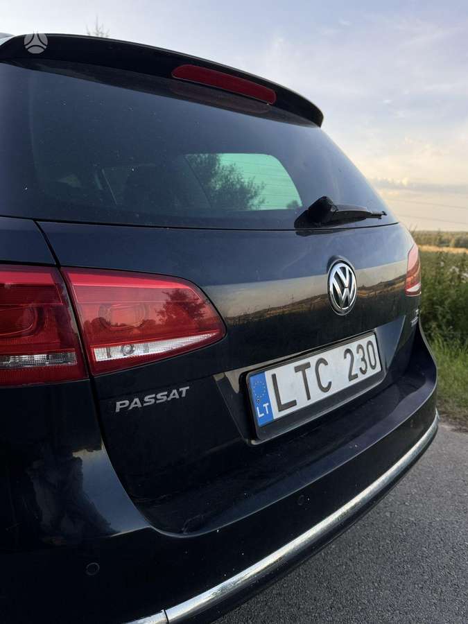 Volkswagen Passat - 1