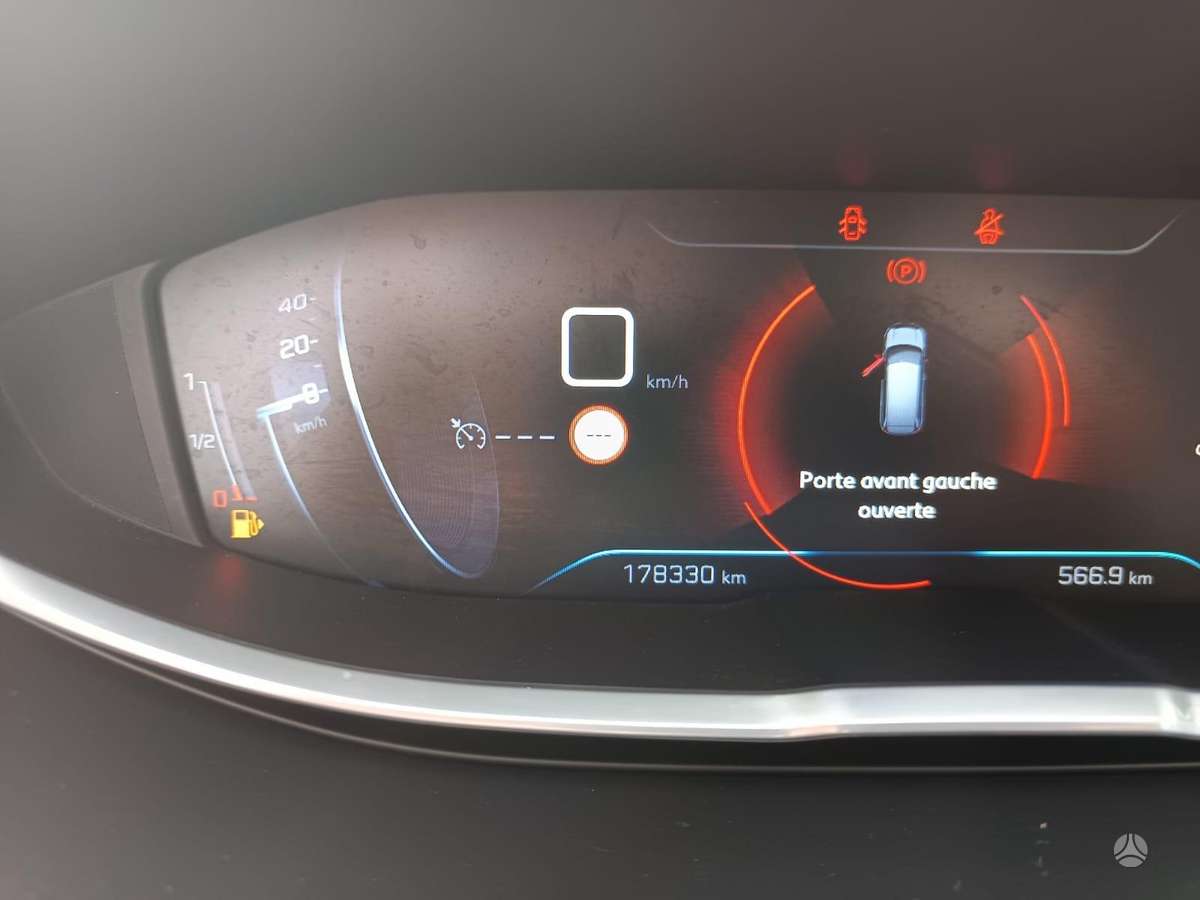 Peugeot 5008 - 8
