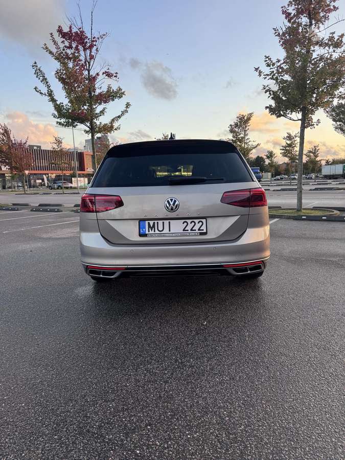 Volkswagen Passat - 8