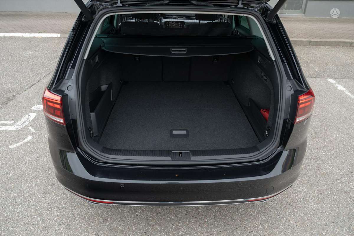 Volkswagen Passat - 11