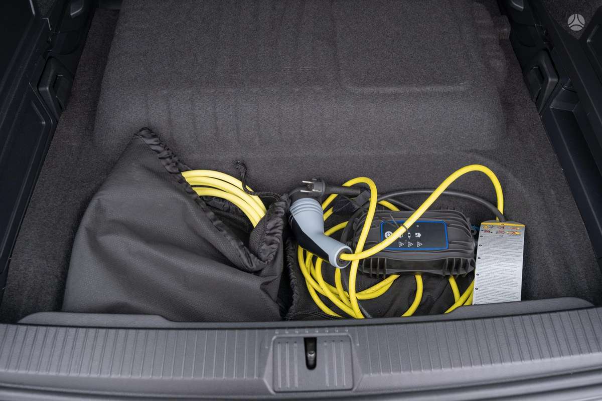 Volkswagen Passat - 12