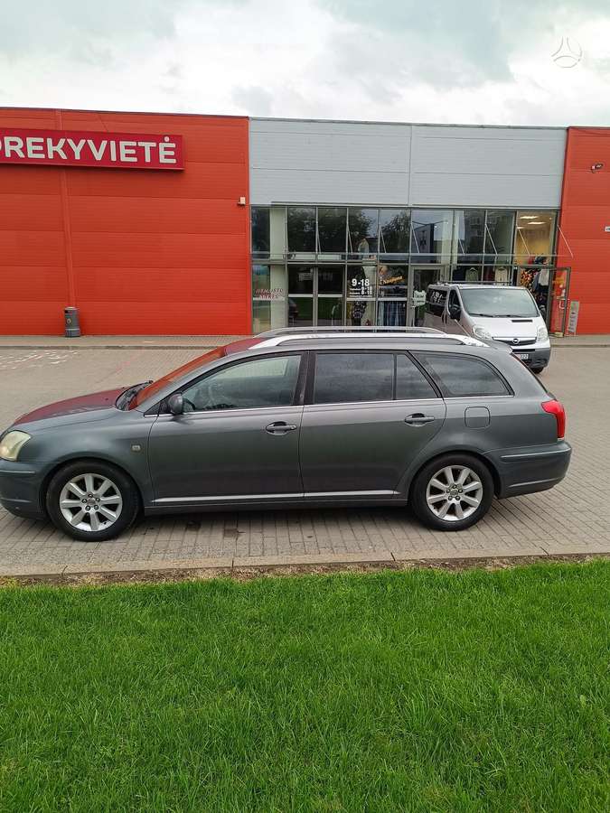 Toyota Avensis - 8