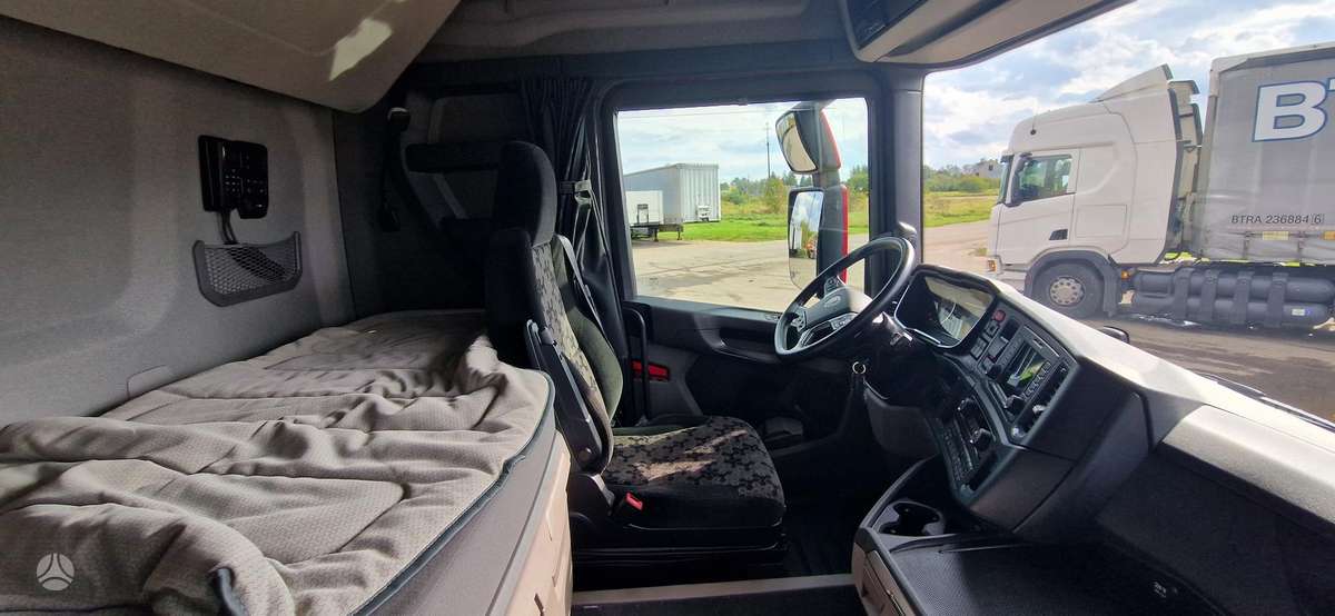 Scania R450, double sleeper