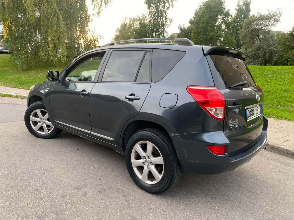 Toyota RAV4 - 4