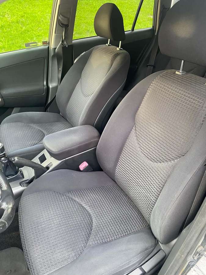 Toyota RAV4 - 6