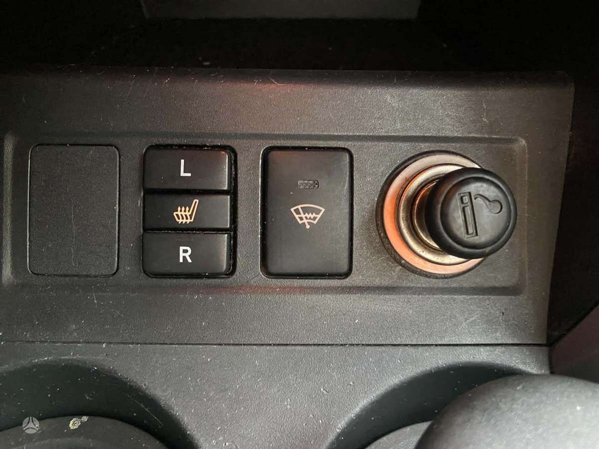Toyota RAV4 - 8
