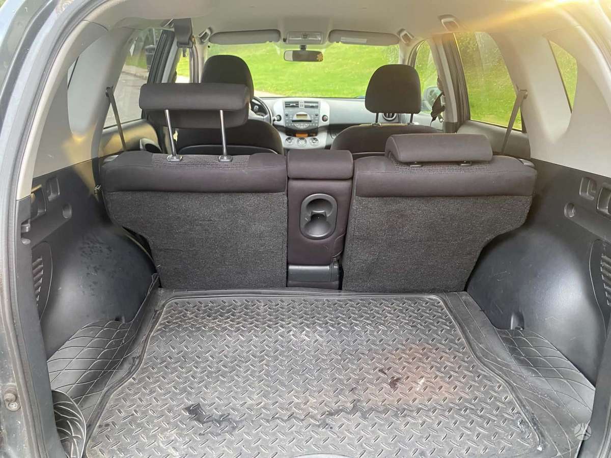 Toyota RAV4 - 10