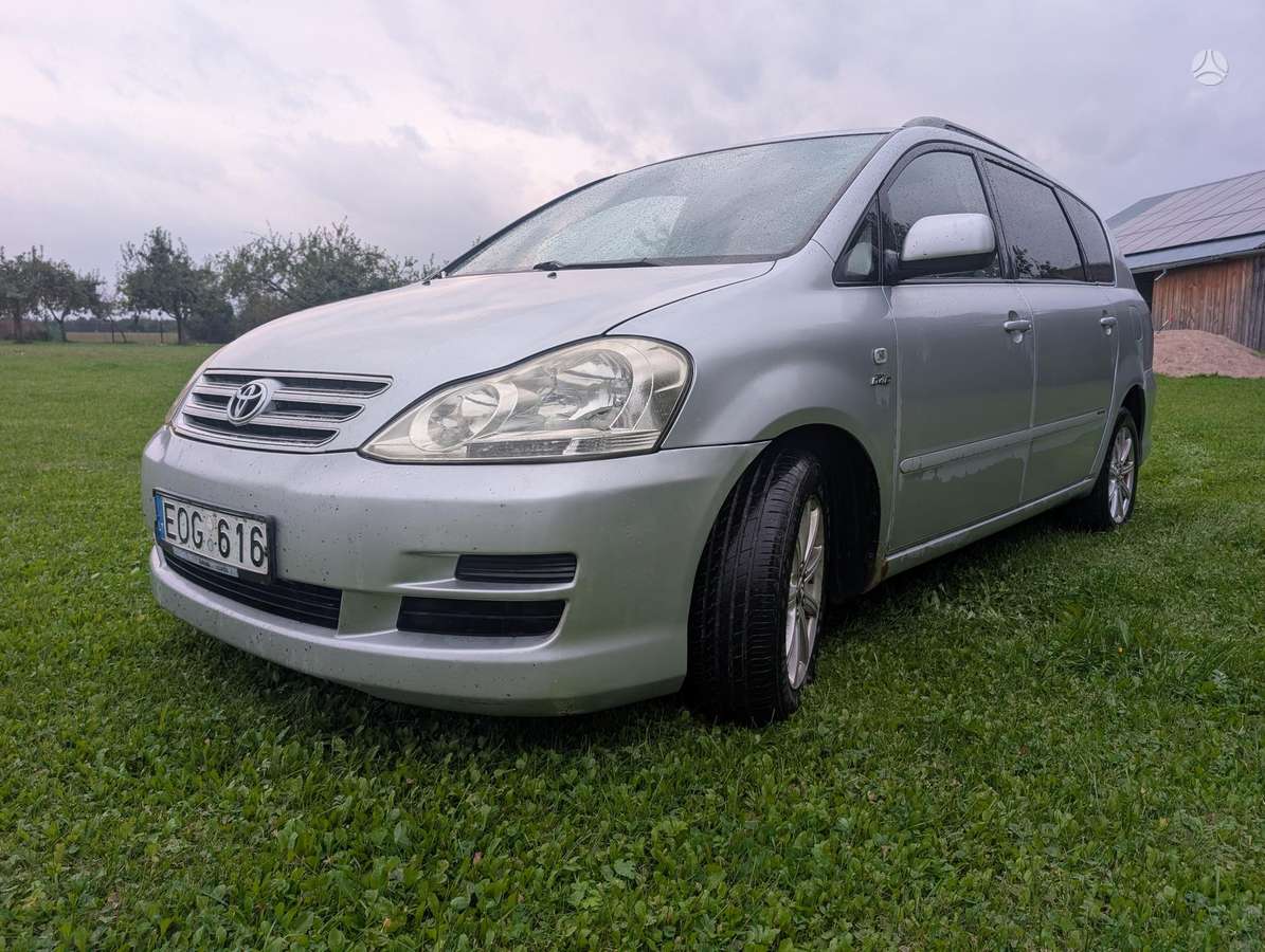 Toyota Avensis Verso - 1