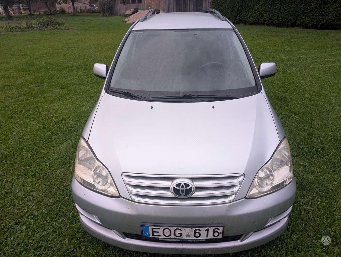 Toyota Avensis Verso - 5
