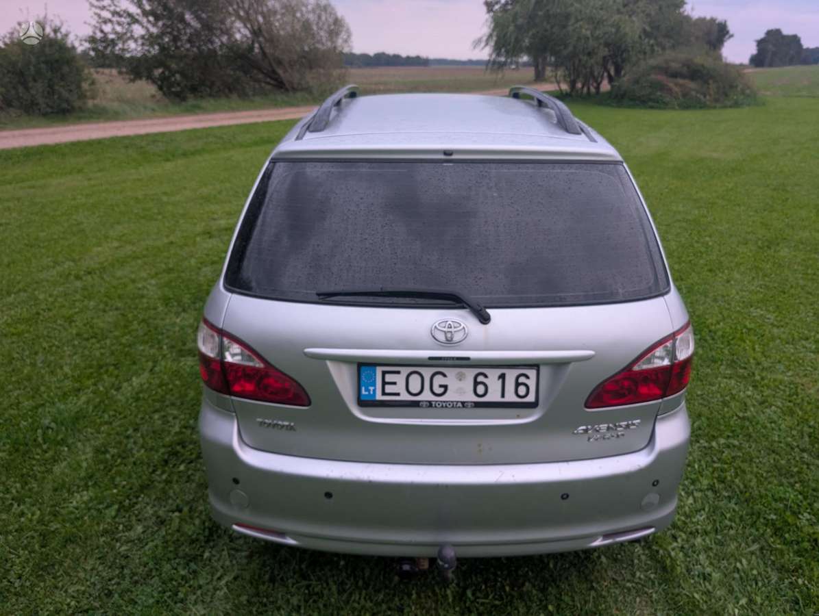 Toyota Avensis Verso - 6