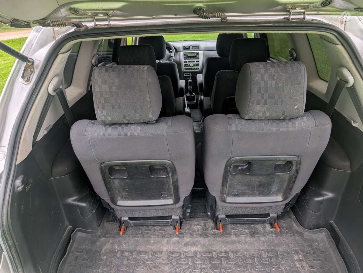 Toyota Avensis Verso - 7