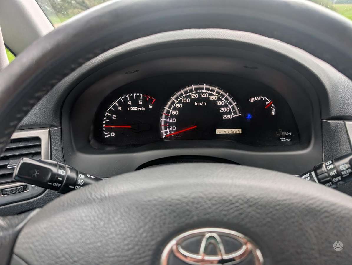 Toyota Avensis Verso - 10