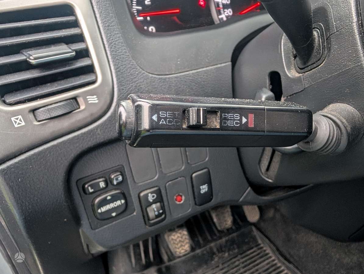Toyota Avensis Verso - 12