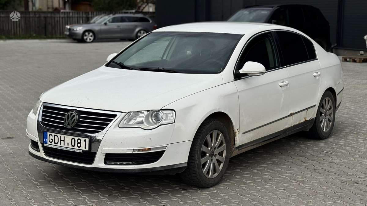 Volkswagen Passat - 1