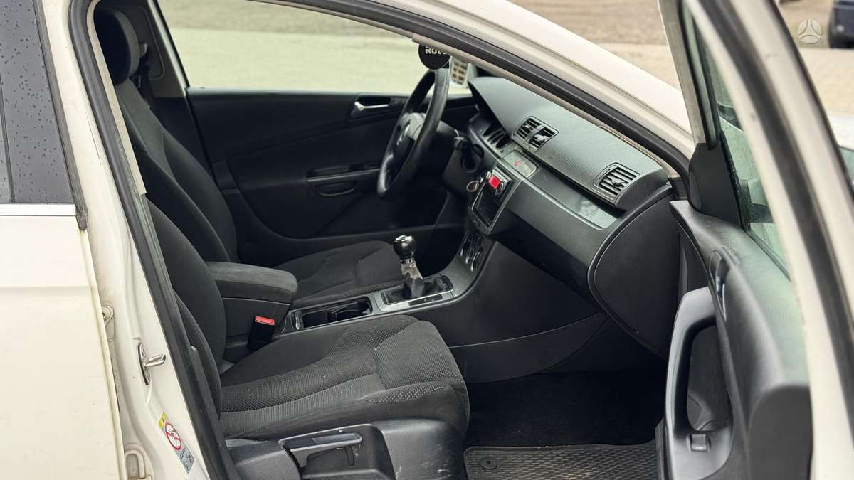 Volkswagen Passat - 11