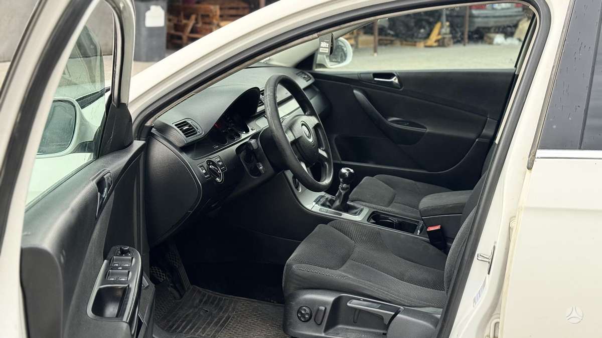 Volkswagen Passat - 12