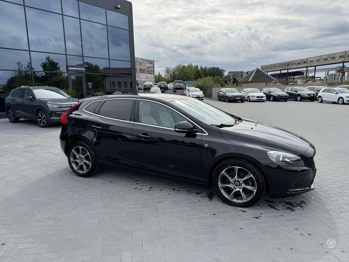 Volvo V40, 2.0 l., hatchback