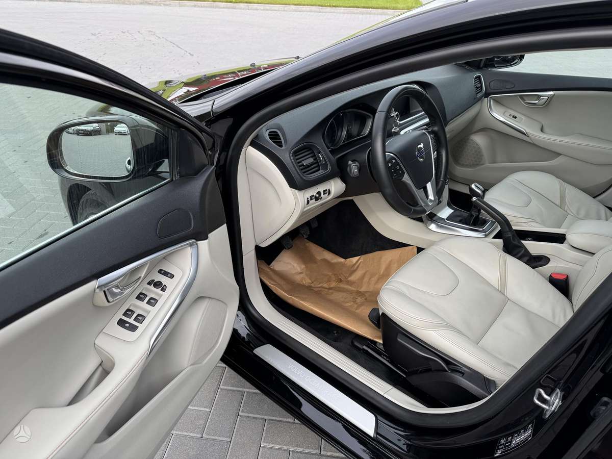Volvo V40, 2.0 l., hatchback