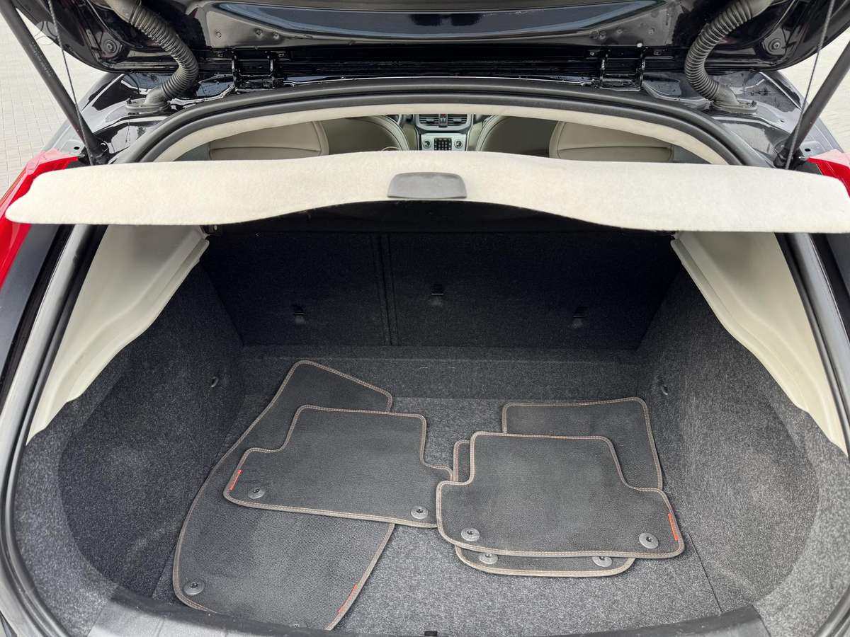 Volvo V40, 2.0 l., hatchback