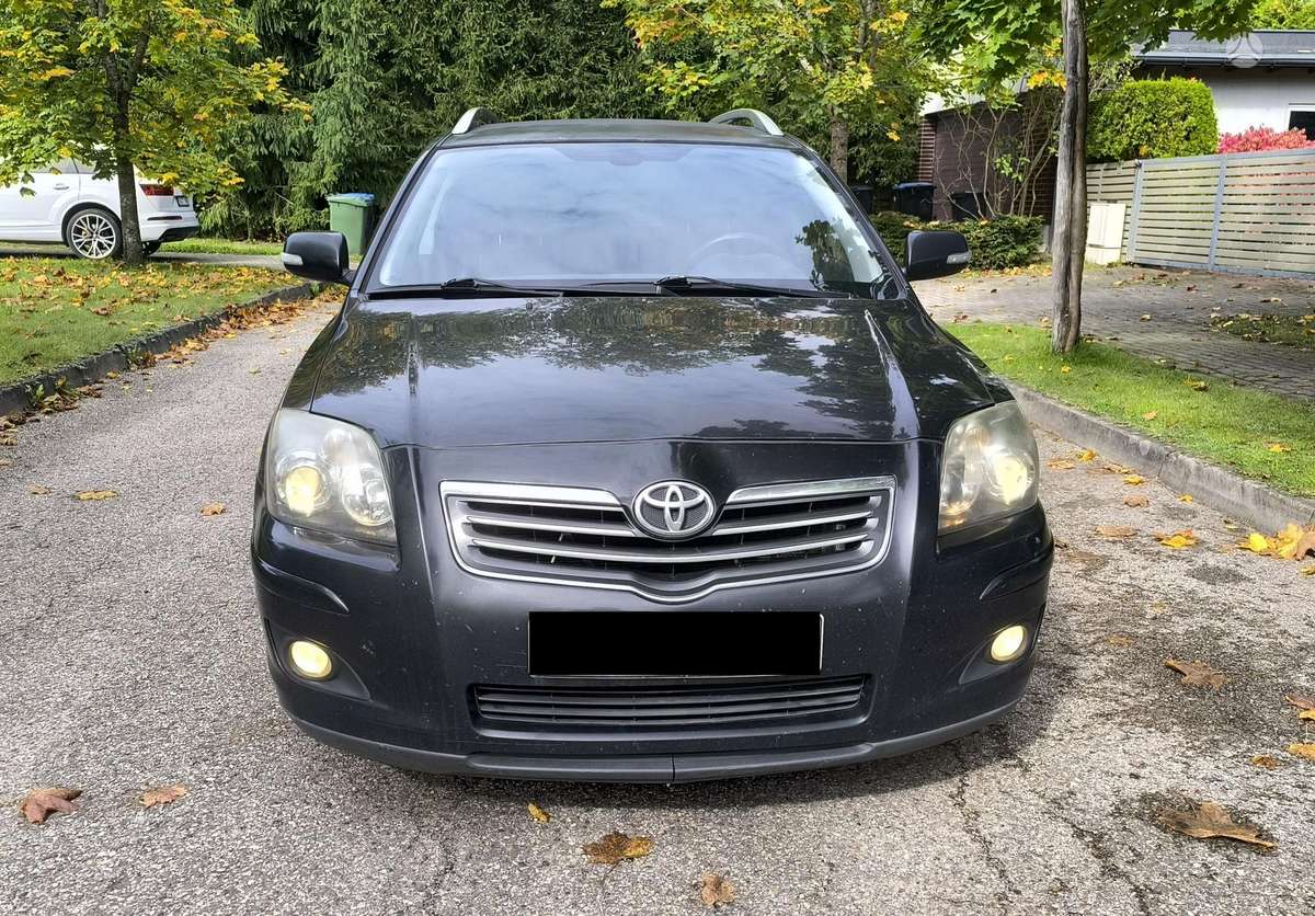 Toyota Avensis - 8