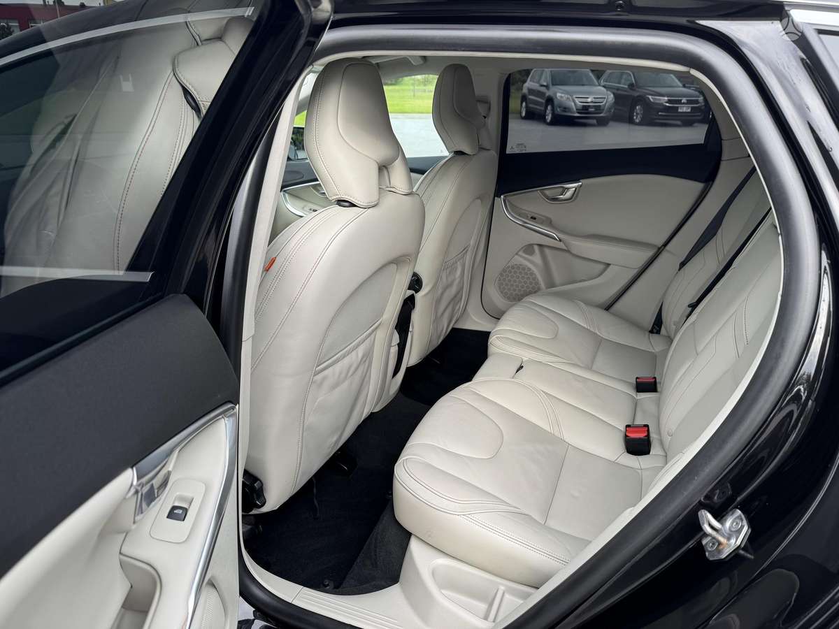 Volvo V40, 2.0 l., hatchback