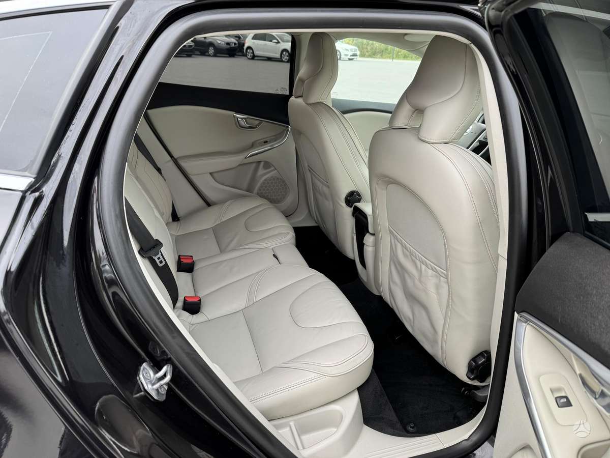 Volvo V40, 2.0 l., hatchback