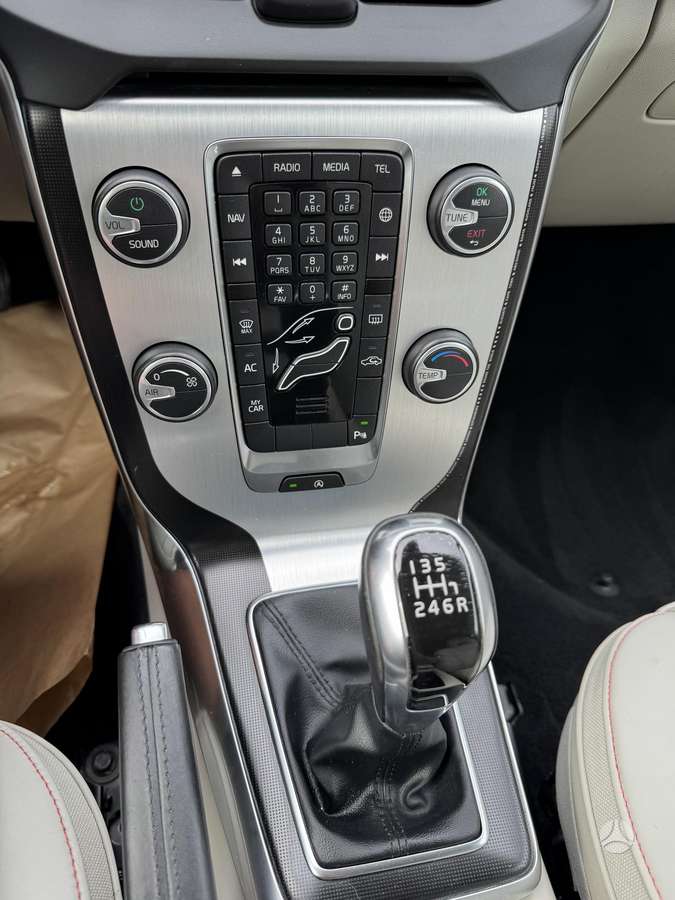 Volvo V40, 2.0 l., hatchback