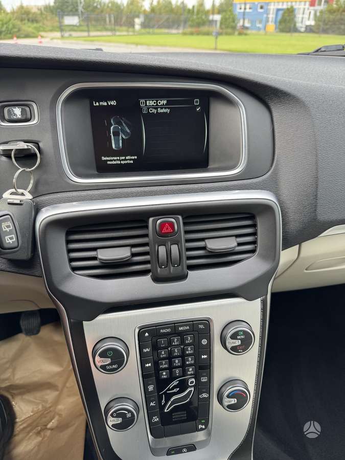 Volvo V40, 2.0 l., Хэтчбек