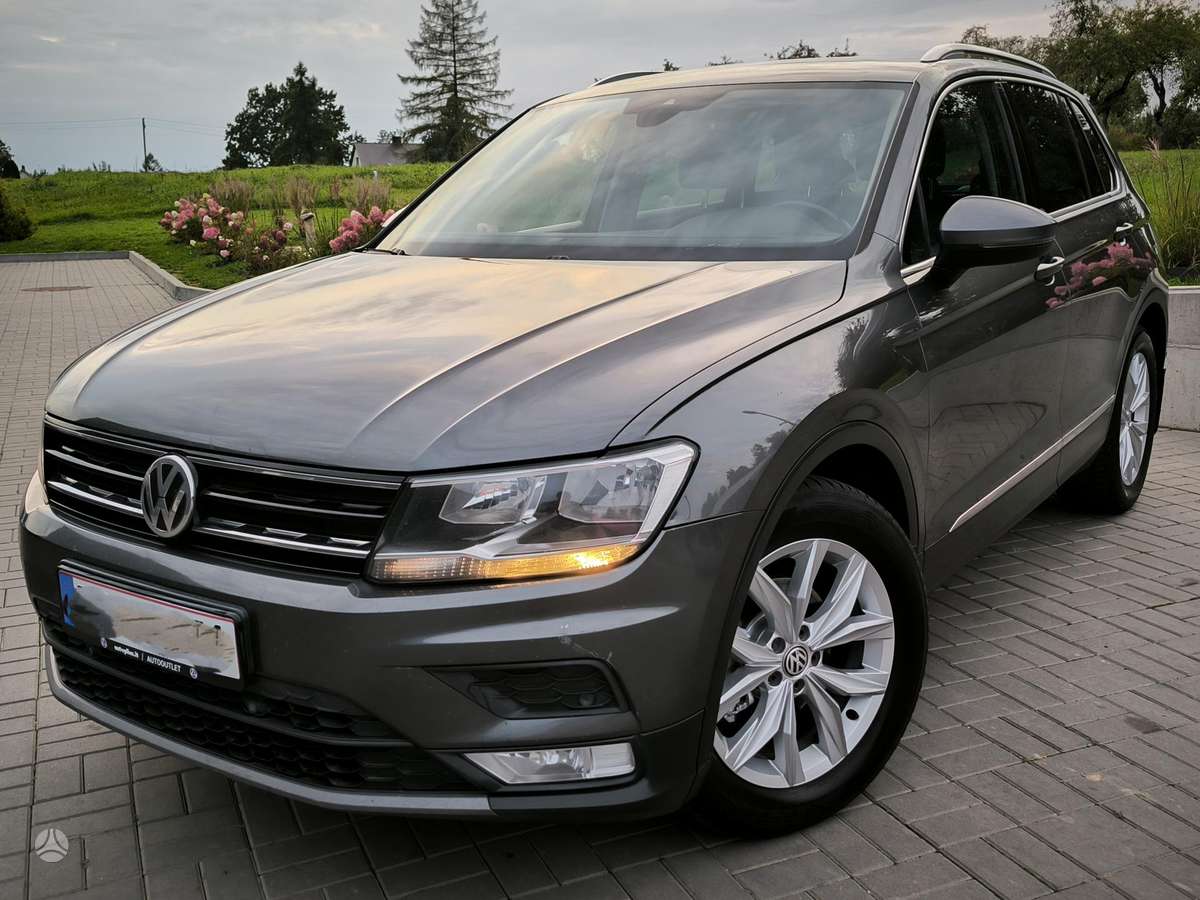 Volkswagen Tiguan - 1