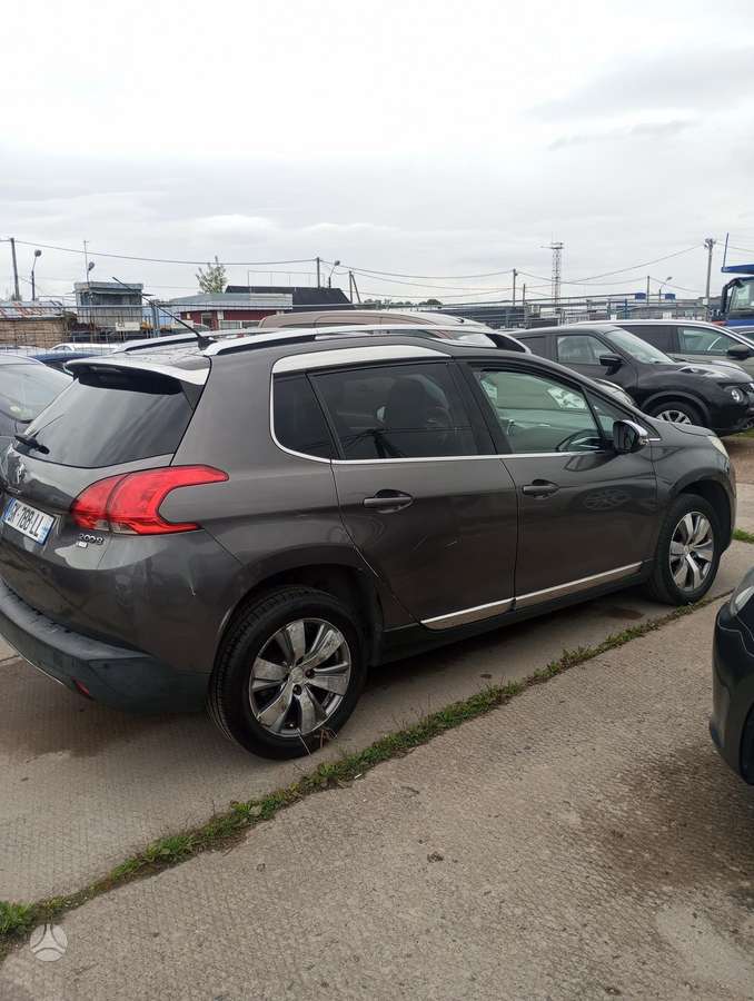 Peugeot 2008 - 6