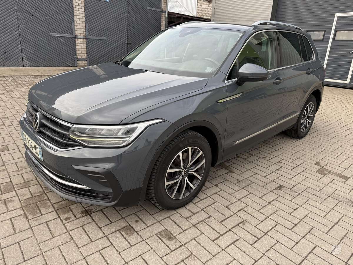 Volkswagen Tiguan - 1