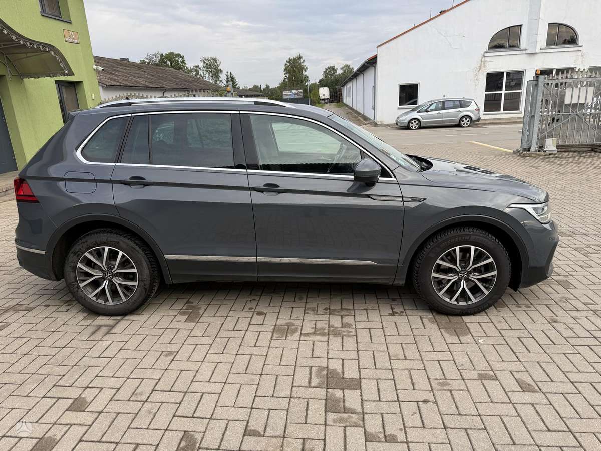 Volkswagen Tiguan - 4