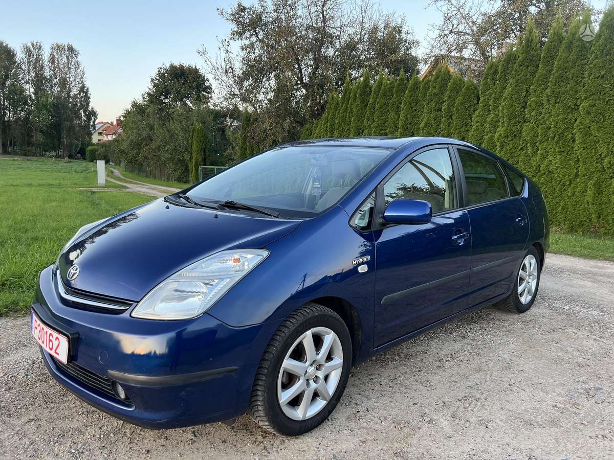 Toyota Prius - 3