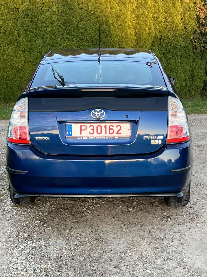 Toyota Prius - 4