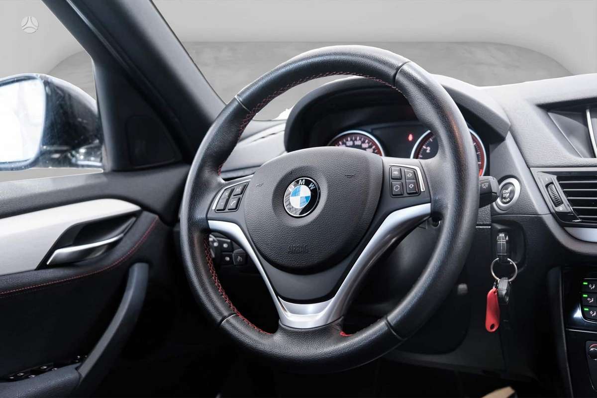 BMW X1, 2.0 l., Внедорожник / Кроссовер