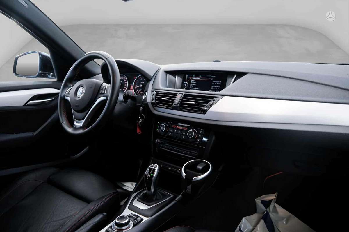 BMW X1, 2.0 l., Внедорожник / Кроссовер