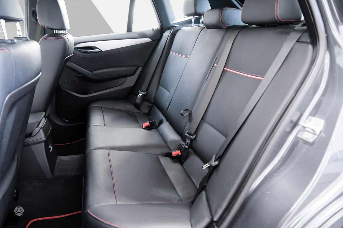 BMW X1, 2.0 l., Внедорожник / Кроссовер