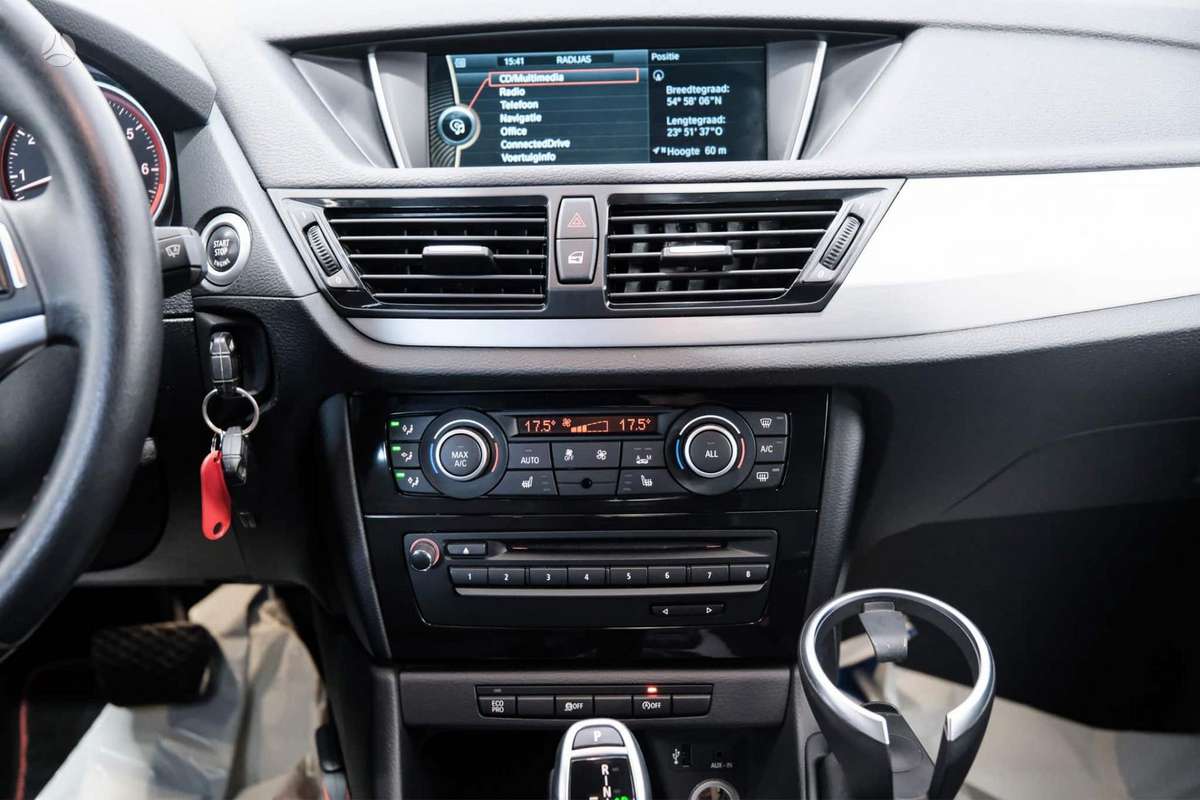 BMW X1, 2.0 l., Внедорожник / Кроссовер