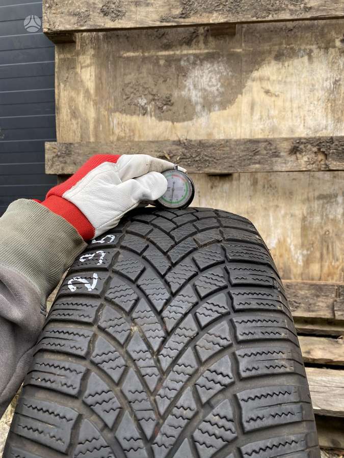 Bridgestone Blizzak LM005, winter 235/65 R17
