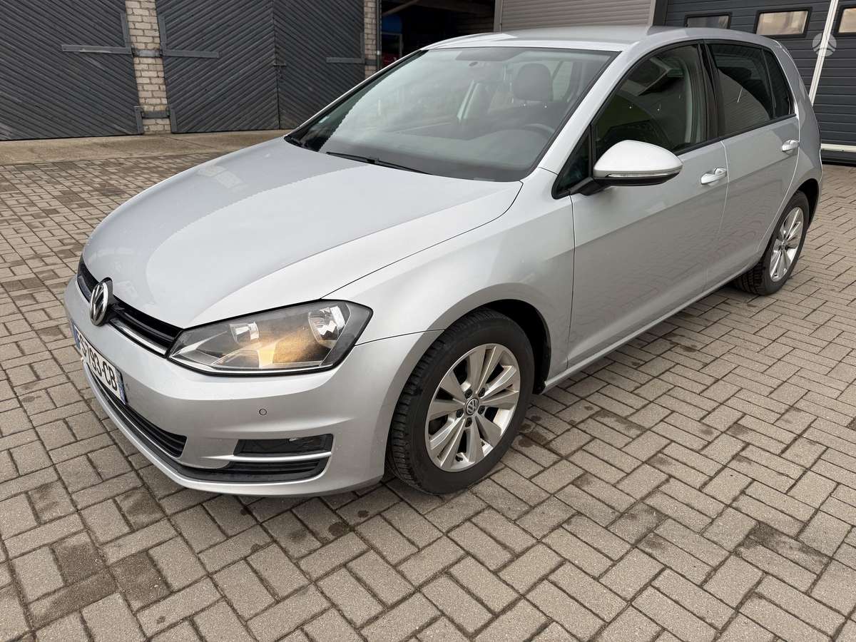 Volkswagen Golf - 1