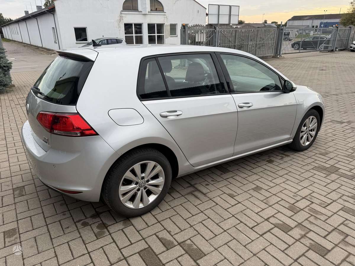 Volkswagen Golf - 5