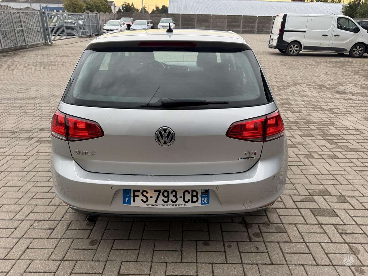 Volkswagen Golf - 6