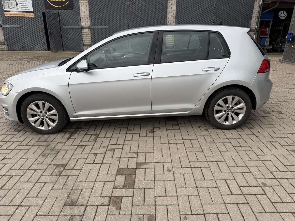 Volkswagen Golf - 8