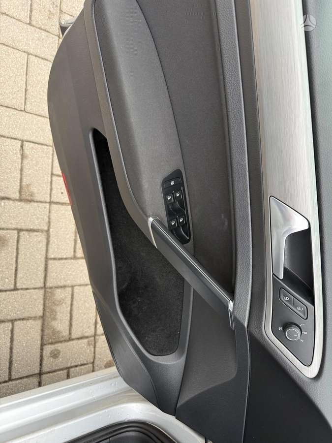 Volkswagen Golf - 9