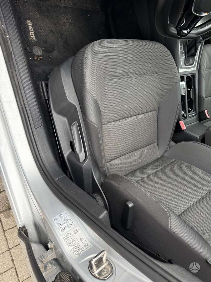 Volkswagen Golf - 10