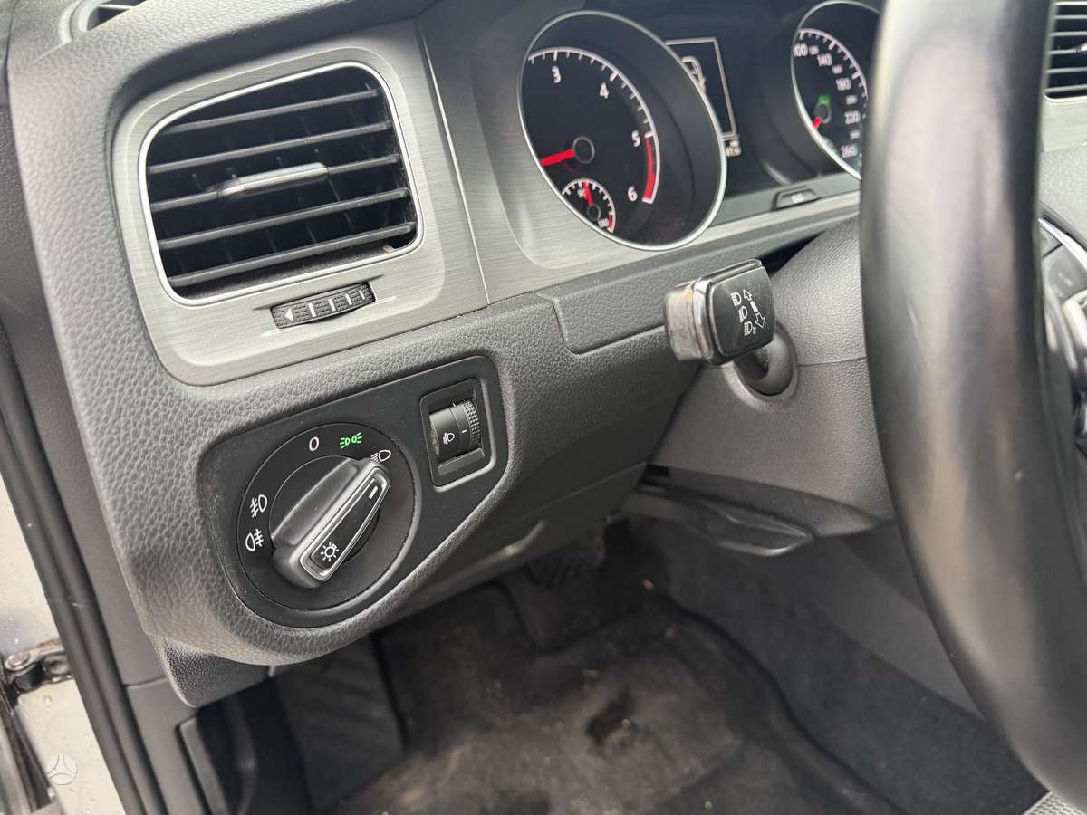 Volkswagen Golf - 12