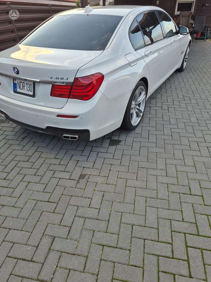 BMW 740, 3.0 l., Седан
